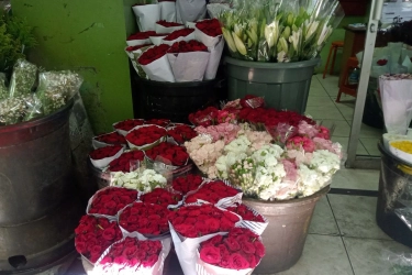 Bunga Paling Dicari di Pasar Rawa Belong Saat Hari Valentine
