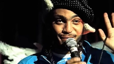 Lirik dan Terjemahan Lagu Cupid's Chokehold - Gym Class Heroes: Take a Look at My Girlfriend