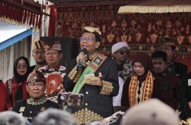 Mahfud MD Dianugerahi Gelar Batin Perkasa Saibani Niti Hukum dari Kepaksian Pernong Lampung