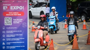 Pajak Sepeda Motor Listrik vs Motor BBM, Selisihnya Bikin Melongo!