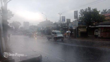 Peringatan Dini Cuaca Ekstrem Sabtu, 27 Desember 2023, Jateng hingga Papua Hujan Disertai Angin