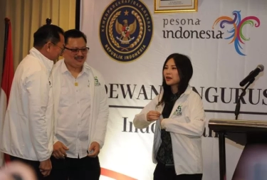 Hadir dalam Pelantikan ISSITA di Surabaya, Wamenparekraf Nilai Sektor Pariwisata Indonesia Kuat