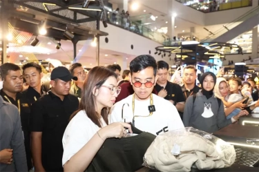 Gibran dan Selvi Jadi Kasir Dadakan di Event Pameran Aerostreet Solo Paragon