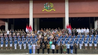 Dampingi Jokowi dan Prabowo di Akmil Magelang, Tampilan Luhut Curi Perhatian