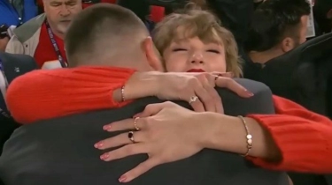 Antar Chiefs ke Superbowl, Travis Kelce dapat Ciuman Taylor Swift sebagai Hadiah