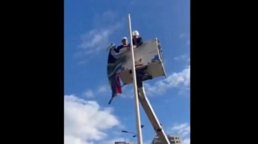 Wali Kota Rishon LeZion, Raz Kinstlich Lepas dan Jatuhkan Bendera Afrika Selatan, Videonya Viral