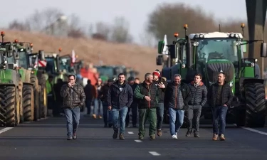 Para Petani di Eropa Lakukan Protes Besar Besaran, Kebijakan Ramah Lingkungan Jadi Salah Satu Faktornya