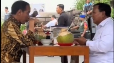 Ada Banteng Dikerangkeng saat Jokowi dan Prabowo Asik Makan Bakso, Inikah Pertanda Alam?