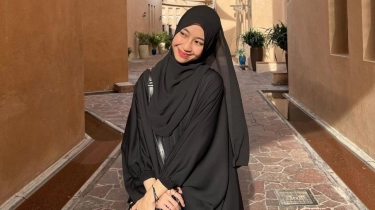 Dibandingkan dengan Azizah Salsha, OOTD Adiba Khanza di Qatar Buktikan Cantik Tak Harus Pakai Baju Terbuka