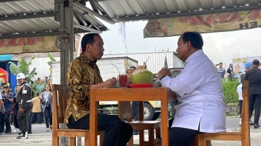 Video Jokowi Diteriaki Ganjar Presiden di Kota Militer, Warganet Kritik Jendela Mobil R1