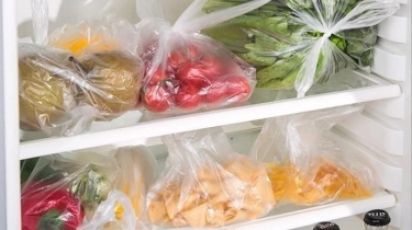 Tips Memilih Plastik yang Aman untuk Membungkus Makanan