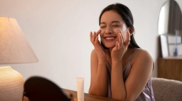 5 Rekomendasi Skincare Untuk Jaga Kualitas Kulit Di Musim Hujan, Catat Yuk!
