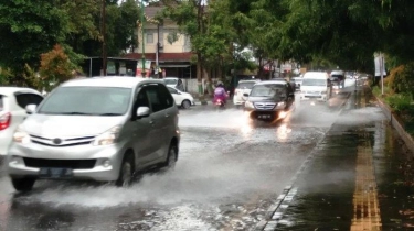 Cuaca Ekstrem Kamis, 1 Februari 2024, BMKG: Banten hingga Jatim Hujan Lebat Disertai Angin