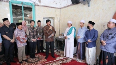 Menteri ATR/BPN Serahkan Sertifikat Tanah Wakaf Pondok Pesantren Saksi Sejarah Perang 10 November