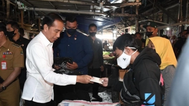 Tanpa Libatkan Mensos Risma, Eks Pimpinan KPK Ini Soroti Aksi Jokowi Bagi-bagi Sembako: Jangan Semua Diterabas!