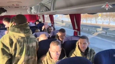 Pertukaran Tahanan Perang Rusia-Ukraina Terbesar Digelar, Zelensky: '207 Orang Guys'