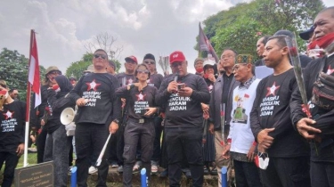 Sejumlah Aktivis Lintas Generasi Ziarah ke Makam Korban Tragedi Trisakti 98