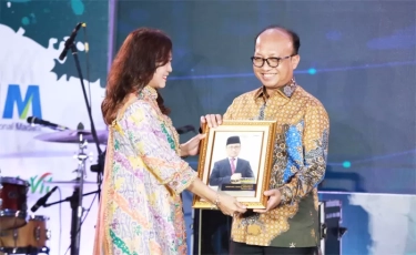 Aktif Sebagai Birokrat dan Akademisi, Sekjen Kemnaker Raih Penghargaan The Indonesian Next Leader