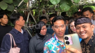 Gibran Dicap Songong Pasca Debat, Bisik-bisik Emak di Bekasi: Aslinya Ganteng Banget, Sopan