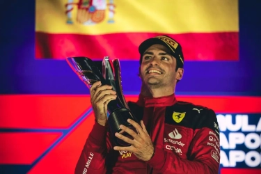 Carlos Sainz Umumkan Hengkang dari Ferrari di Akhir Musim 2024 Usai Lewis Hamilton Resmi Gabung Tim Kuda Jingkrak pada 2025