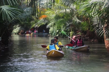 Menjelajahi Eksotisme Amazon Mini di Ekowisata Silowo Tuban
