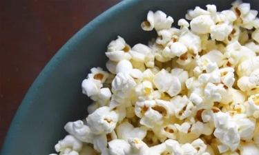 Wow, Ternyata Nyemil Popcorn Simpan Sejumlah Manfaat Bagi Kesehatan Lho