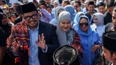 Penampilan Berhijab Kahiyang Ayu Bikin Salah Fokus Saat Bobby Nasution Dikukuhkan Jadi Tokoh Nasional Tabagsel