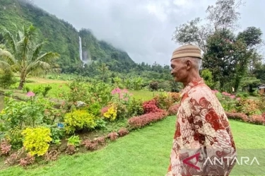 Abah Jajang, Pemilik Rumah dengan View Air Terjun di Cianjur, Diganjar Penghargaan Tokoh Lingkungan dan Ekonomi