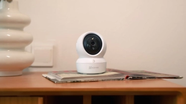 EZVIZ Pan and Tilt Smart Home Camera H6c Pro 2K+, Keluarga Aman dengan Smart AI