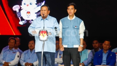 Titiek Soeharto Spill Kemeja Biru Prabowo Subianto Saat Debat Capres, Harganya Cuma Seratus Ribuan!