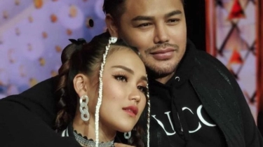 Ayu Ting Ting Diduga Tunangan, Raut Wajah Galau Ivan Gunawan Jadi Sorotan