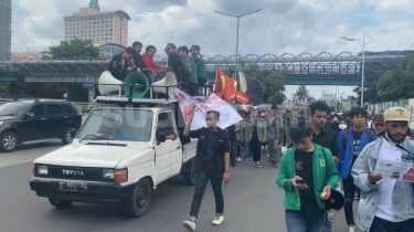 Demo Pemakzulan Jokowi: Bergerak dari Trisakti, Massa Mahasiswa Long March ke Ring 1 Istana!