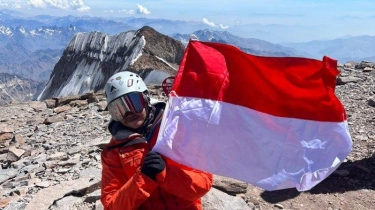 Cerita Pendaki Remaja Berhasil Taklukkan Ganasnya Gunung Aconcagua dan Kibarkan Bendera Merah Putih