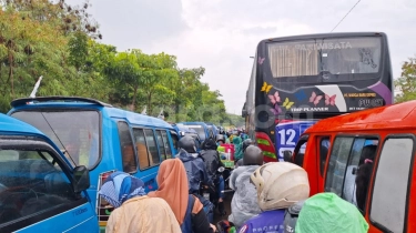 Kampanye Prabowo-Gibran di Bandung Bikin Macet hingga Diterjang Hujan Lebat