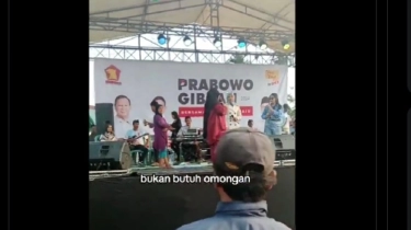 Momen Emak-emak Ambil Alih Panggung Prabowo Gibran Protes Belum Dijatah: Saya Butuh Bukti Bukan Janji!