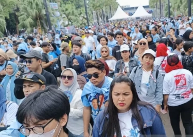 Datang dari Berbagai Daerah, Massa Pendukung Prabowo-Gibran Padati Kampanye Akbar di GBK