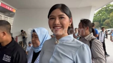 Tebar Senyum, Erina Gudono Naik Ojol ke Kampanye Akbar Prabowo-Gibran di GBK