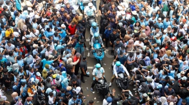 Dibonceng Gibran Rakabuming Naik Motor Listrik ke GBK, Selvi Ananda Pakai Sepatu Mewah Chanel Belasan Juta!