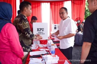 Gunakan Hak Pilihnya di Dekat Rumah Dinas, Menkominfo: Pesta Demokrasi Harus Suka Cita