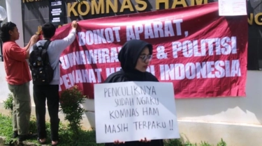 Aksi di Depan Kantor Komnas HAM, Koalisi Masyarakat Sipil Desak Adili Prabowo