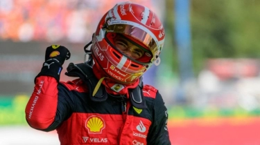 Lewis Hamilton Gabung Ferrari di Musim 2025, Charles Leclerc Tak Mau Ambil Pusing