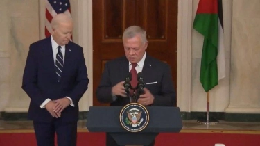 Viral Video Tingkah Joe Biden saat Raja Yordania Bicara di Podium: Mondar-mandir dan Menatap Lantai