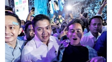Apakah Mayor Teddy Anak Prabowo? Ini Sosok Gagah yang Santai Gendong Gibran