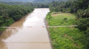 Guru dan Anak Sekolah Tak Perlu Memutar, Kini Ada Jembatan Sambungkan Dua Desa di Pelosok Tasikmalaya