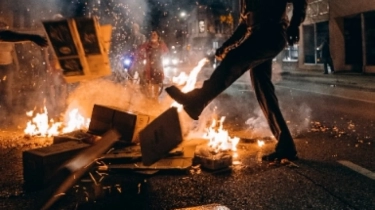 Politik Indonesia Lagi Panas, Ini 8 Arti Mimpi Kerusuhan