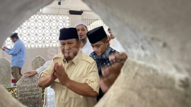 Ziarah ke Makam Habib Ali Kwitang, Prabowo Diteriaki Presiden hingga Kecup Kening Anak-anak