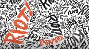 Lirik Lagu dan Terjemahan When It Rains - Paramore: Just Turn It Around