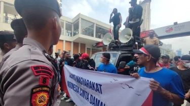 Demo di Depan Kantor Bawaslu, Koalisi Masyarakat Indonesia Cinta Damai Adu Dorong dengan Polisi
