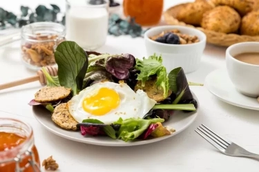 Meningkatkan Konsentrasi dan Fokus dari Pagi Hari dengan Konsumsi Sarapan Penuh Kandungan Protein