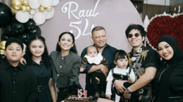 Alasan Atta Halilintar Beri Kado Berupa Sandal saat Momen Ulang Tahun Raul Lemos yang ke-54